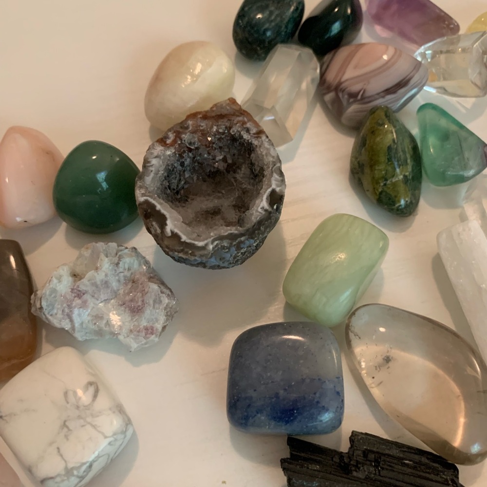 Assorted Tumbled crystals - Picture 8 of 8